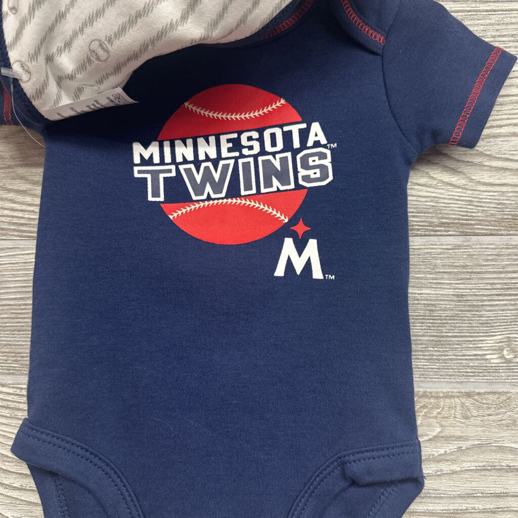 NEW Bodysuit Twins W/ Bib & Booties