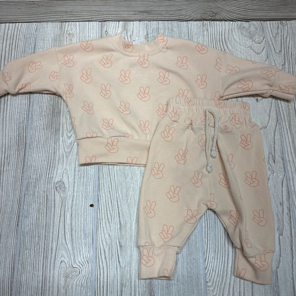 Crewneck & Harem Pants Peace Signs