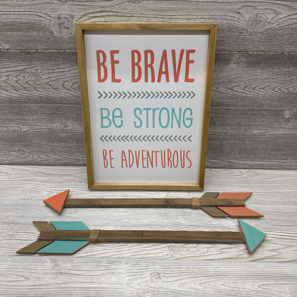 Wooden Picture Be Brave, Strong & Adventurous + 2 Wooden Arrows