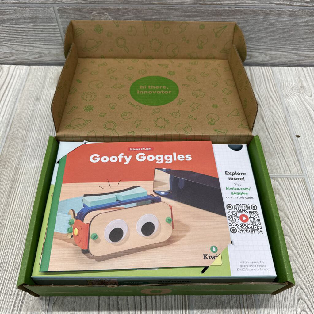 NEW Goofy Goggles Set