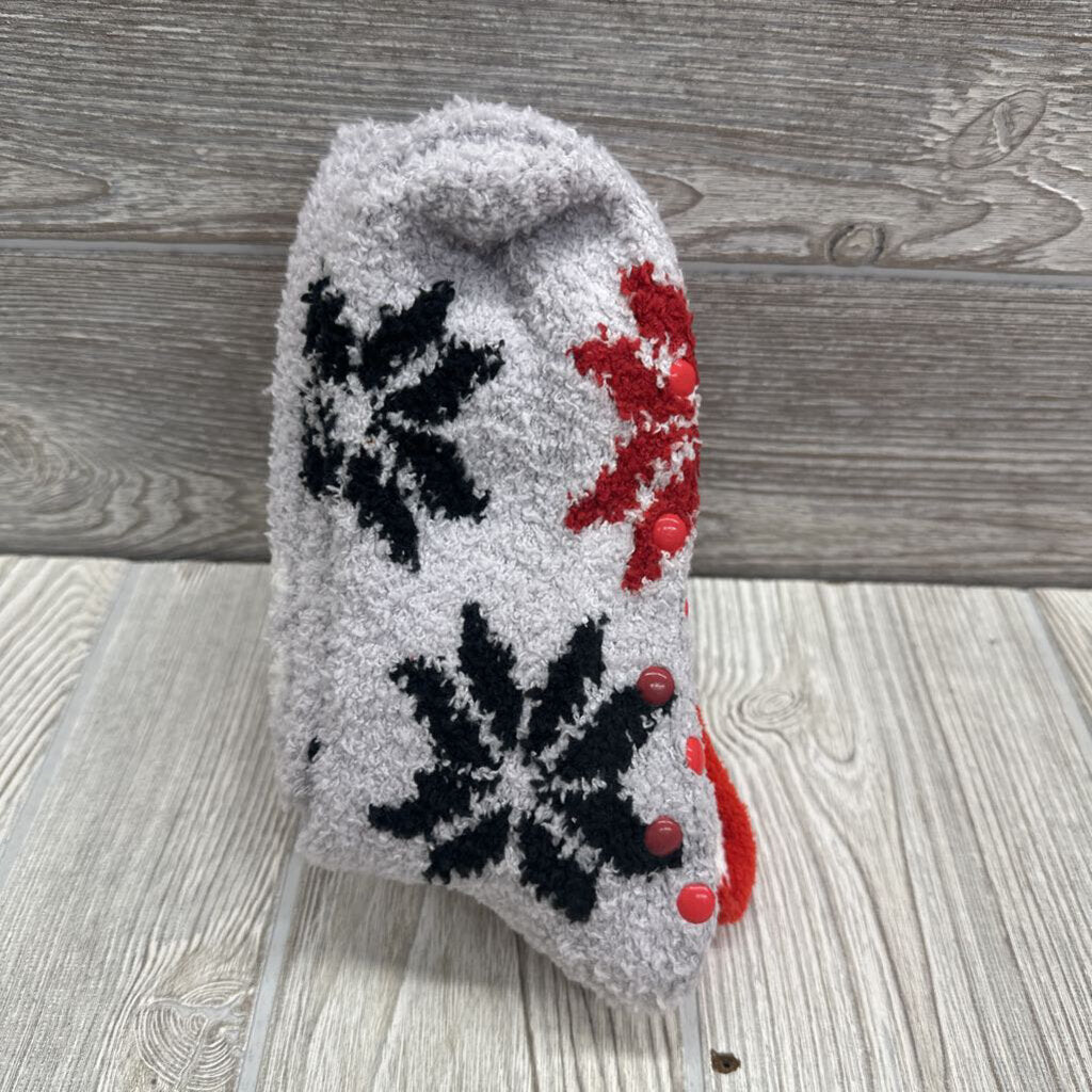 NEW 2 Pk Fuzzy Slipper Socks Bear & Snowflakes