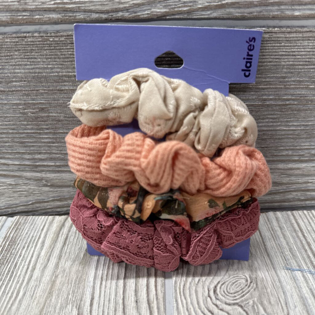 NEW 4 Pk Textured Scrunchies