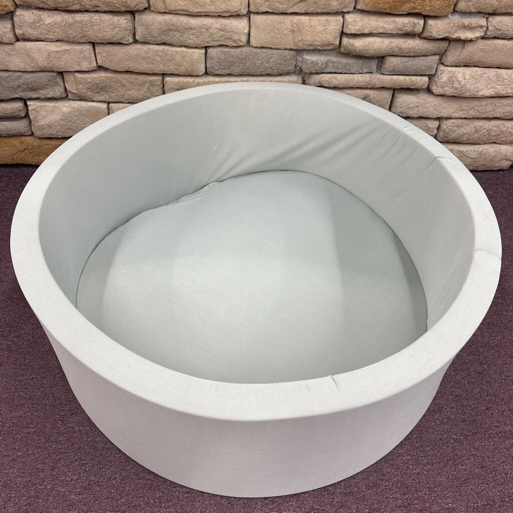 Foam Ball Pit W/ Balls*