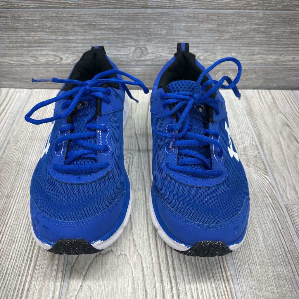 Charged Assert 10 Sneakers 8y