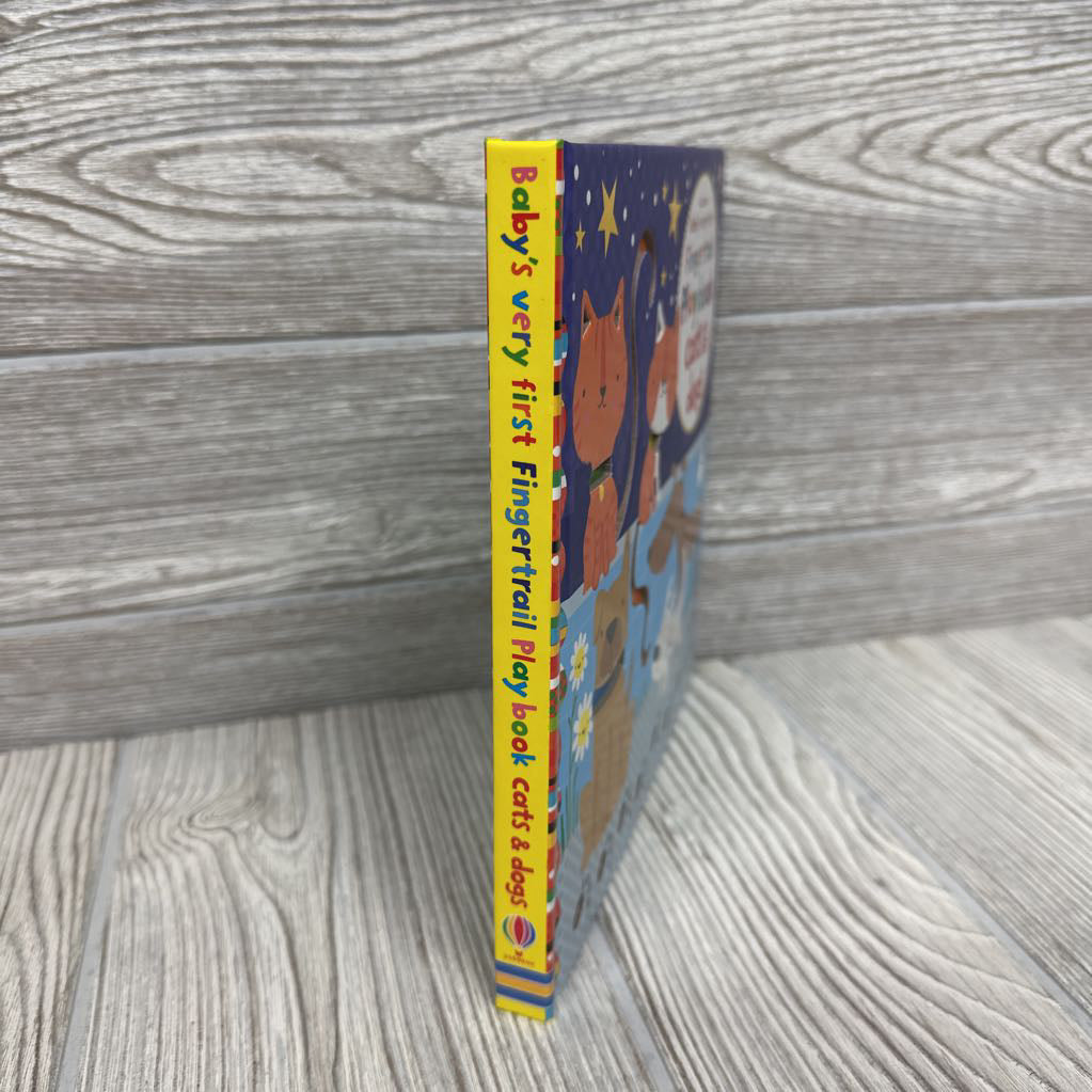 Usborne Fingertrail Playbook Cats & Dogs