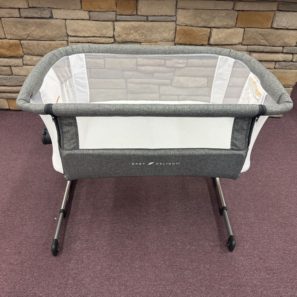 Beside Me Dreamer Bedside Bassinet