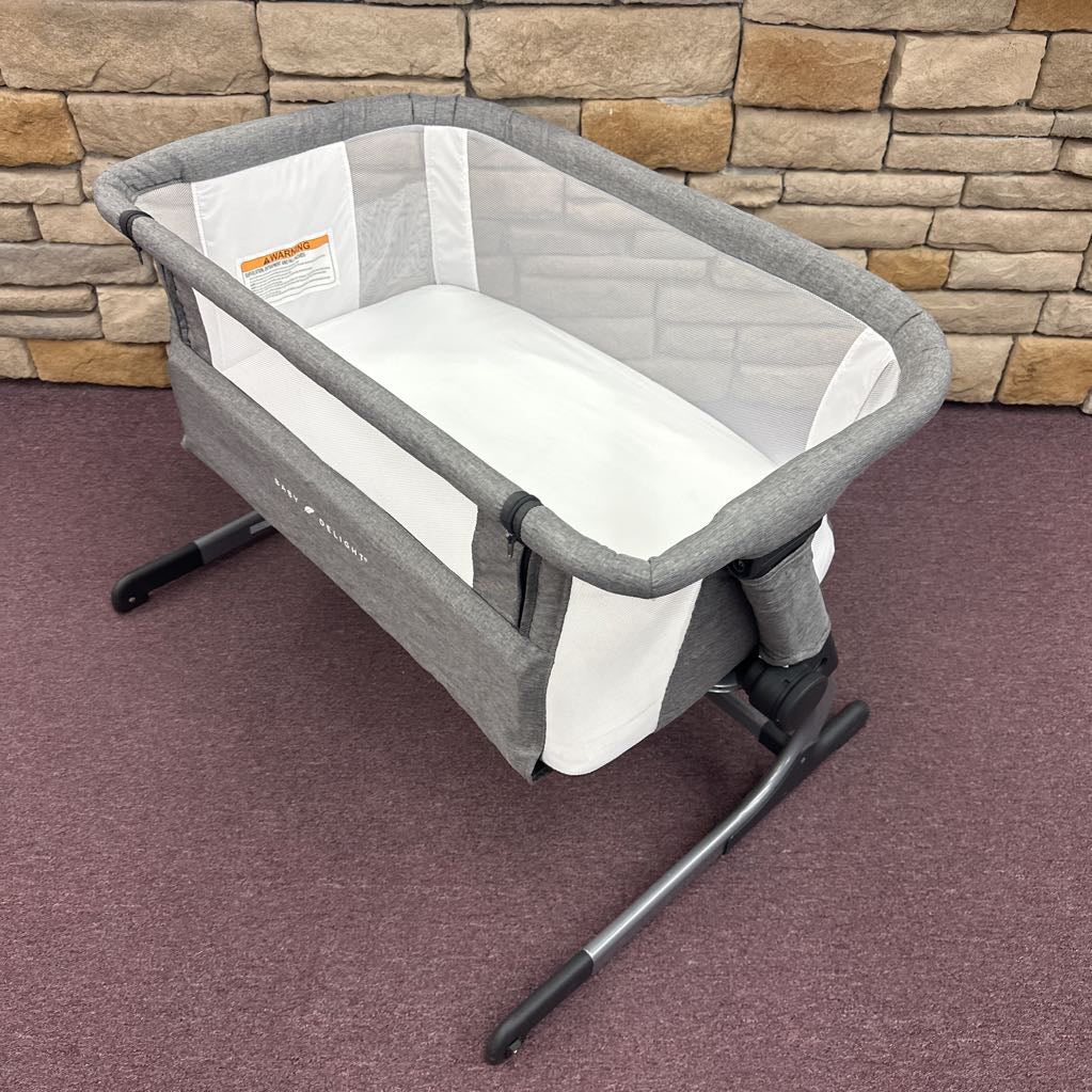 Beside Me Dreamer Bedside Bassinet
