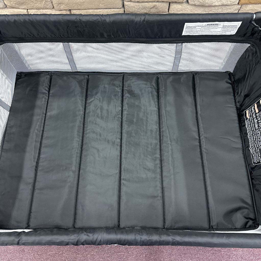 Zazzy Playard W/ Bassinet