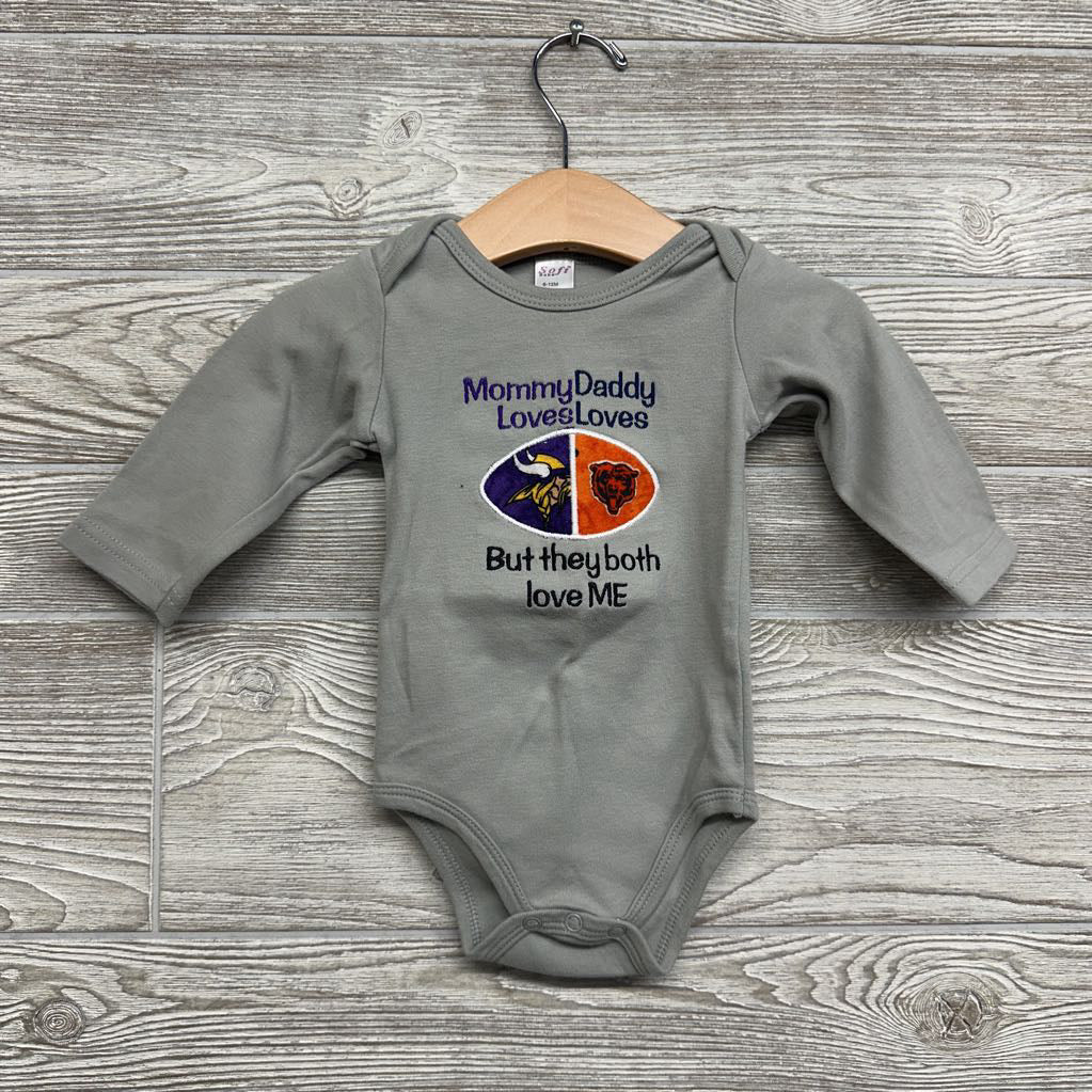 LS Bodysuit Mommy Loves Vikings Daddy Loves Bears 6-12M