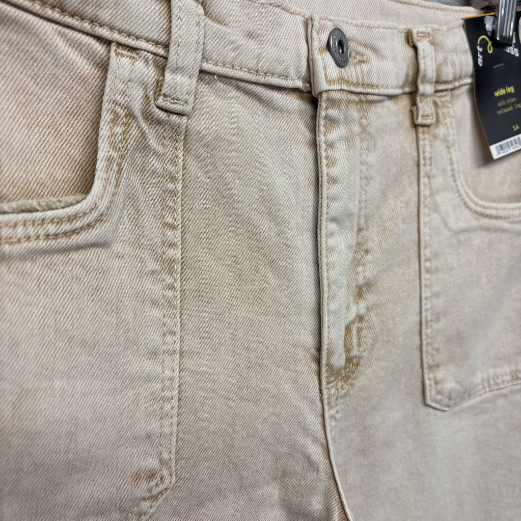 NEW Wide Leg Mid Rise Jeans 14