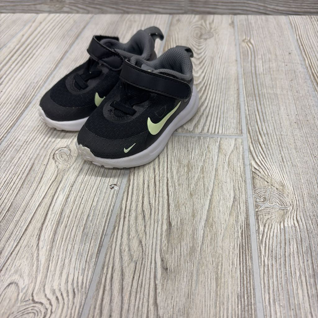 Revolution Velcro Sneakers 4C