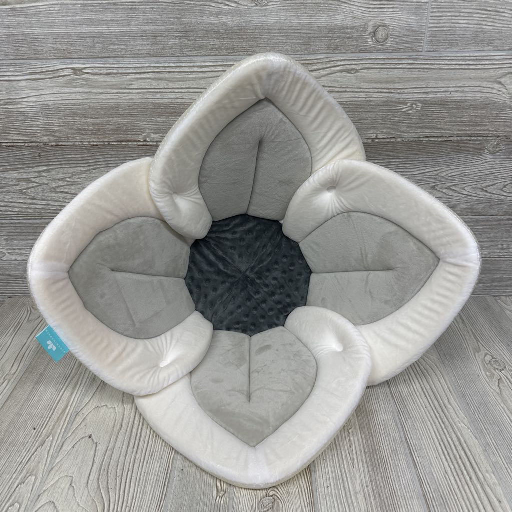 Blooming Bath Lotus