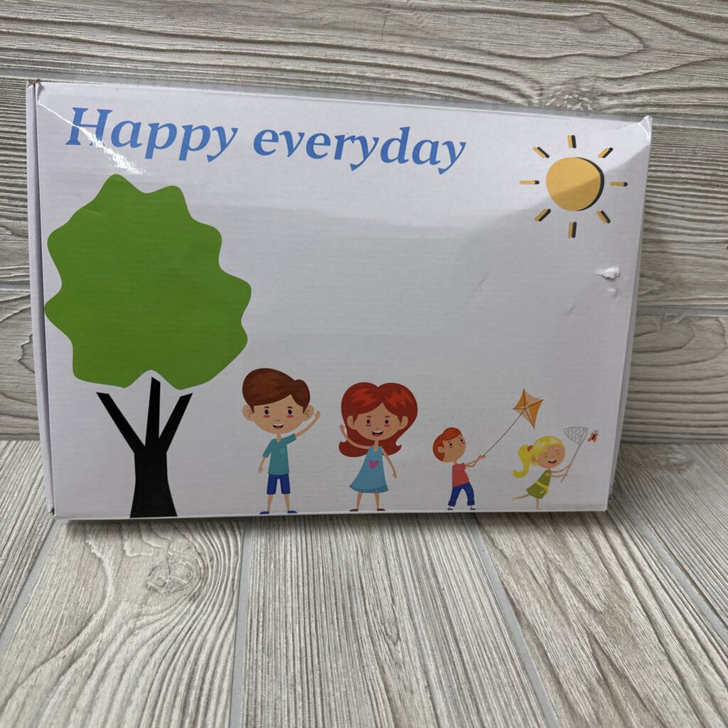 NEW Family Dolls Set