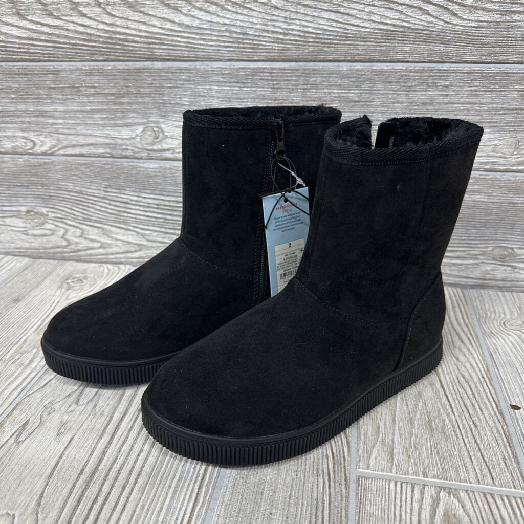NEW Holland Side Zip Boots 2y