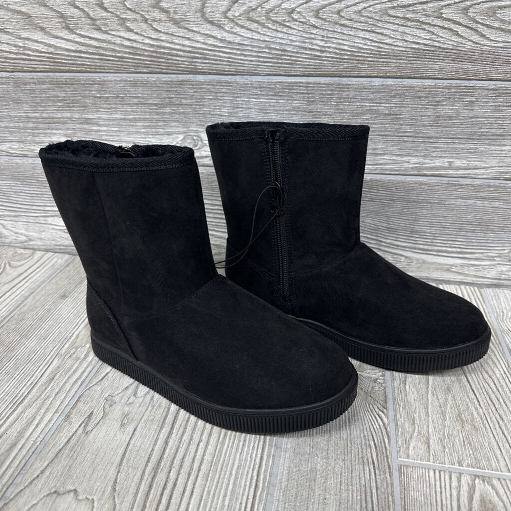 NEW Holland Side Zip Boots 2y