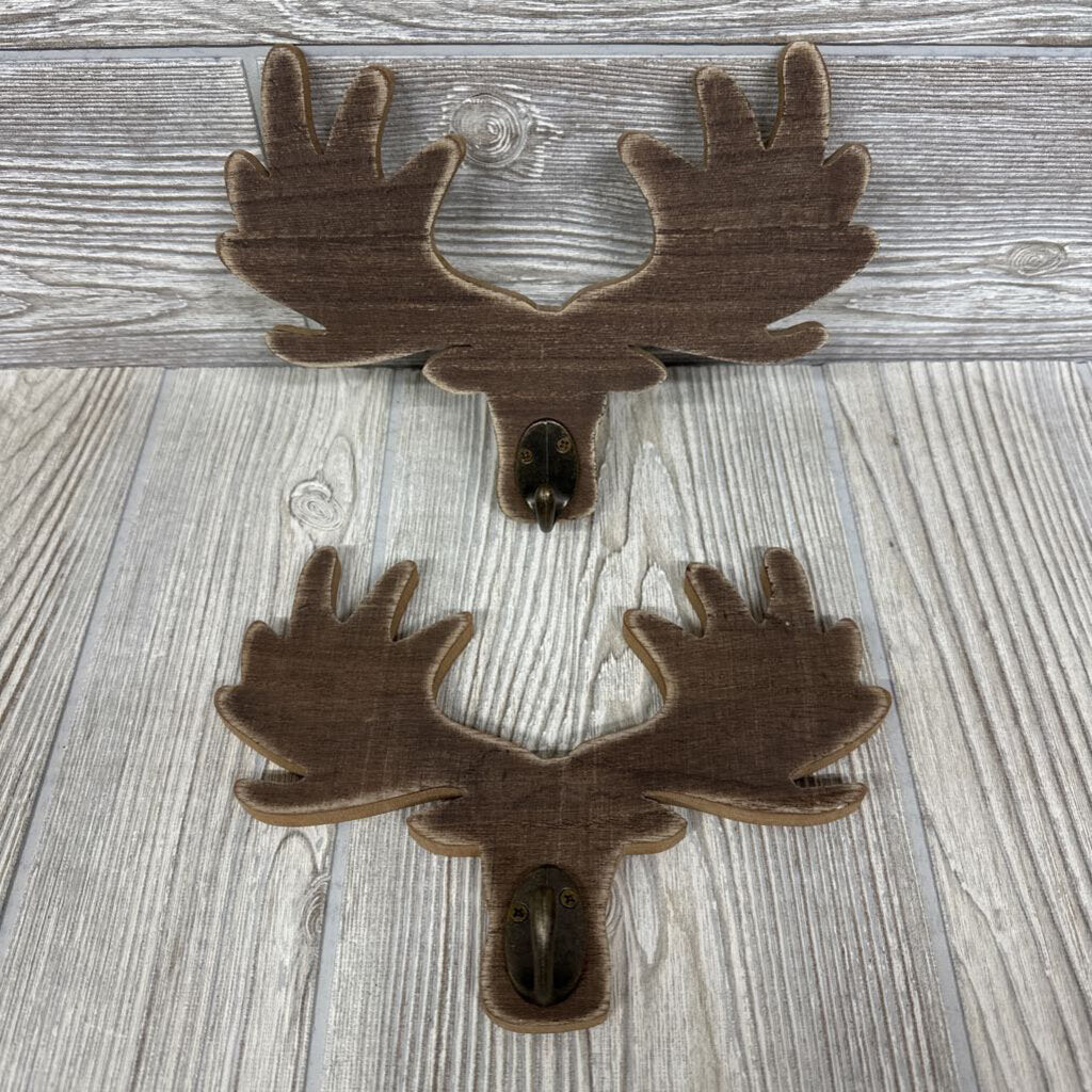 2 Pk Wooden Antler Hooks