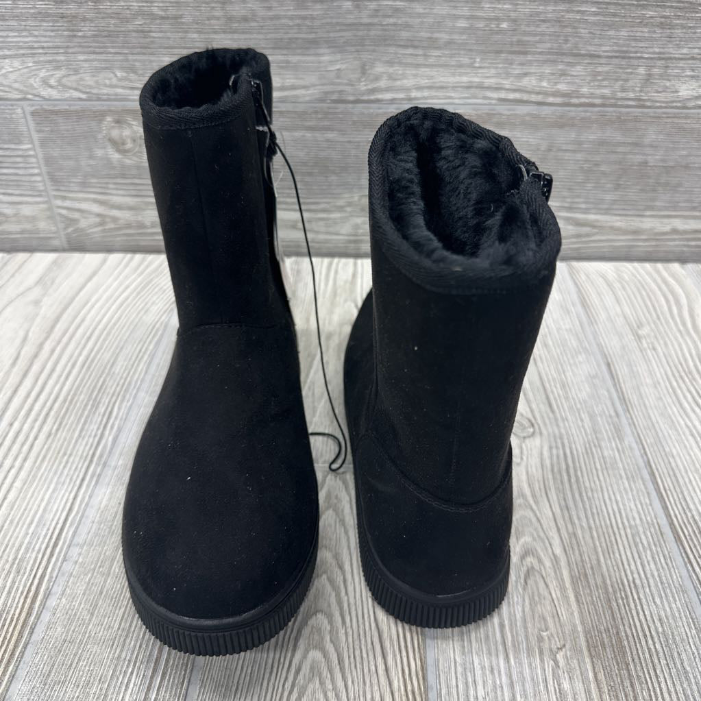 NEW Holland Side Zip Boots 5y