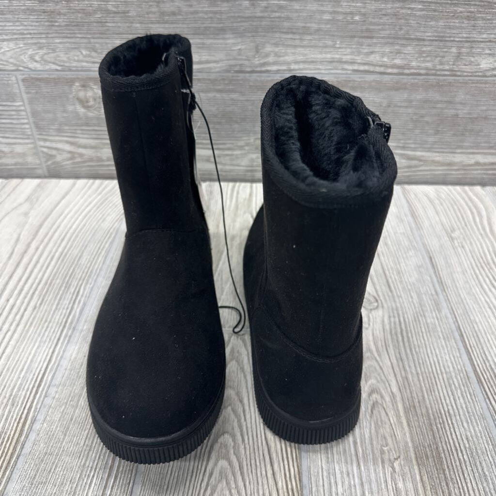 NEW Holland Side Zip Boots 5y