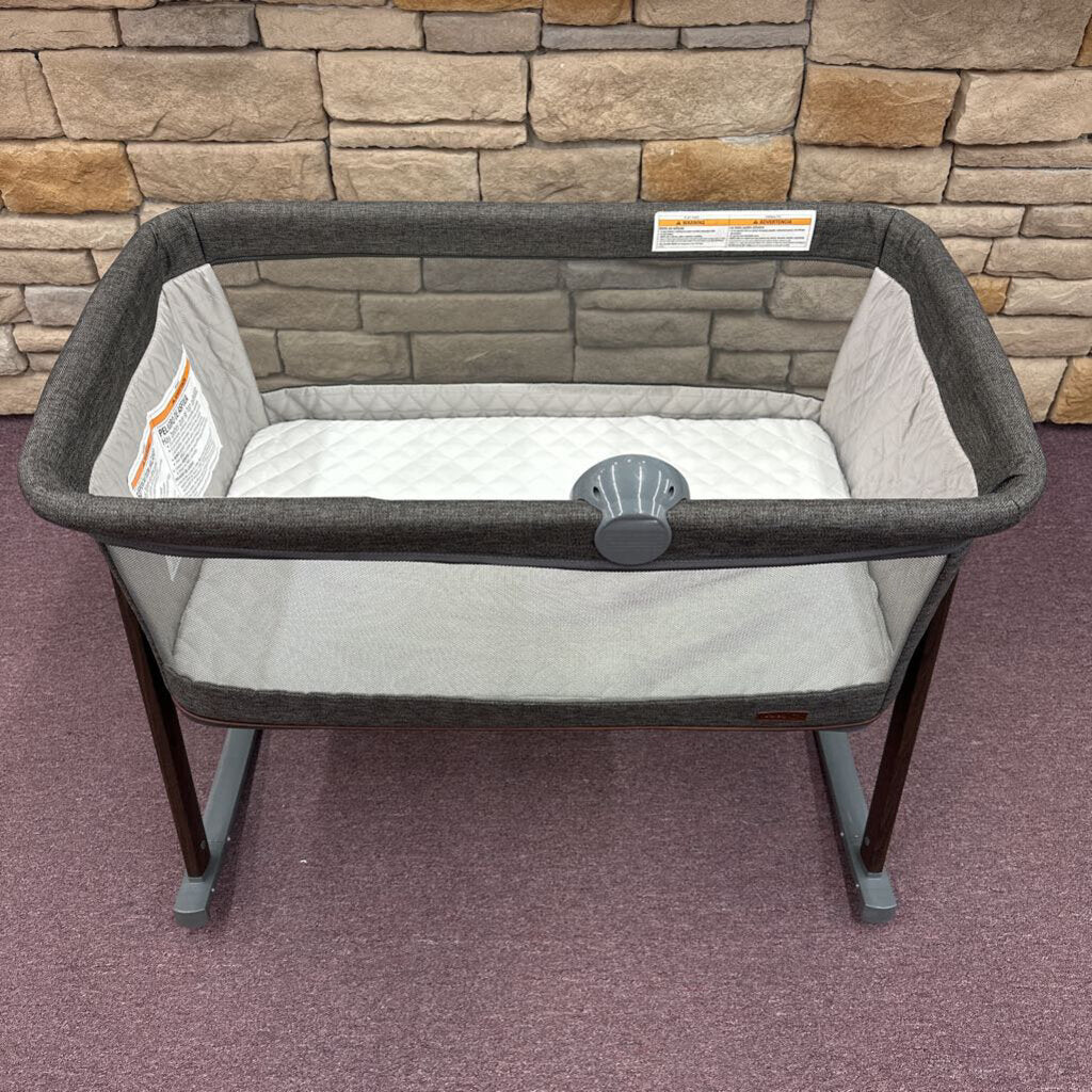 Slumber & Play Bassinet