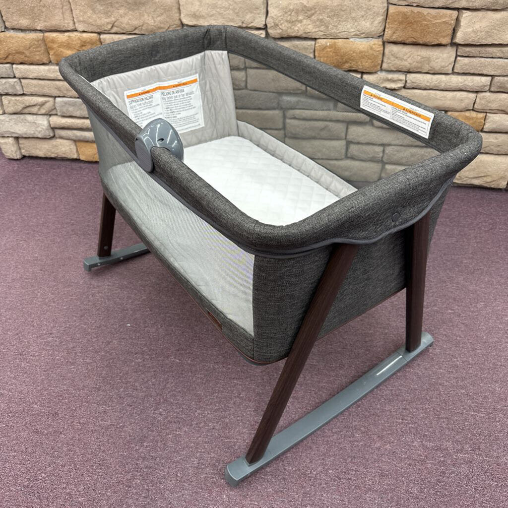 Slumber & Play Bassinet