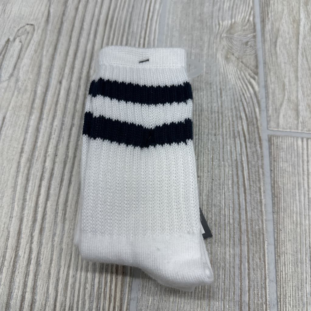 NEW 2 Pair Crew Socks 5.5-8.5c