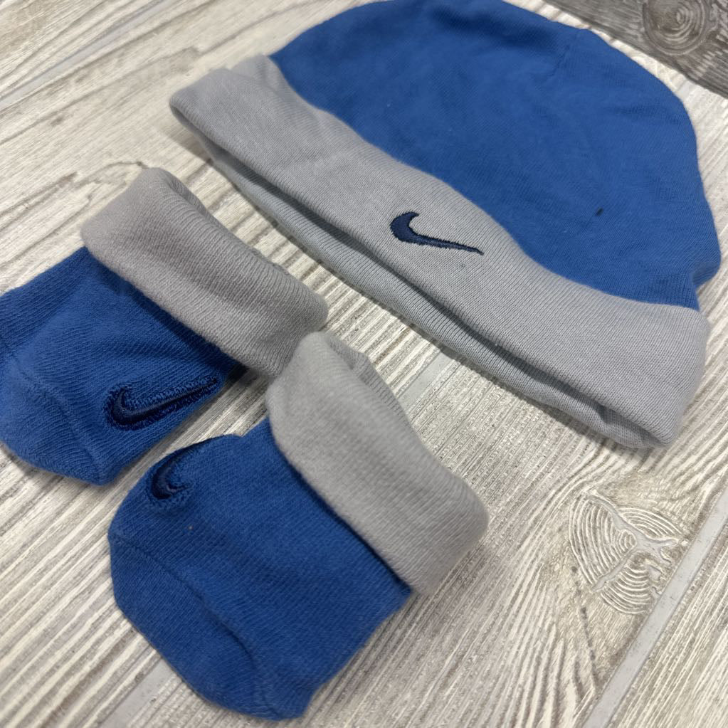 Hat & Socks
