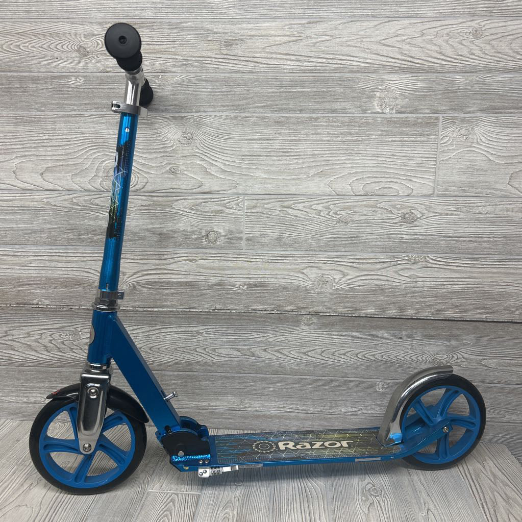 Luxe Kick Scooter