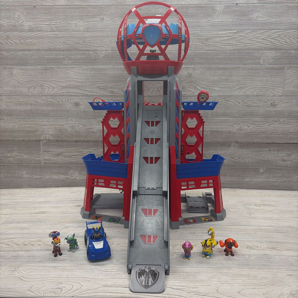 Ultimate City Transforming Tower W/ Car & Figures