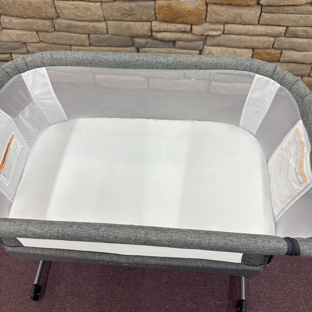 Beside Me Dreamer Bedside Bassinet