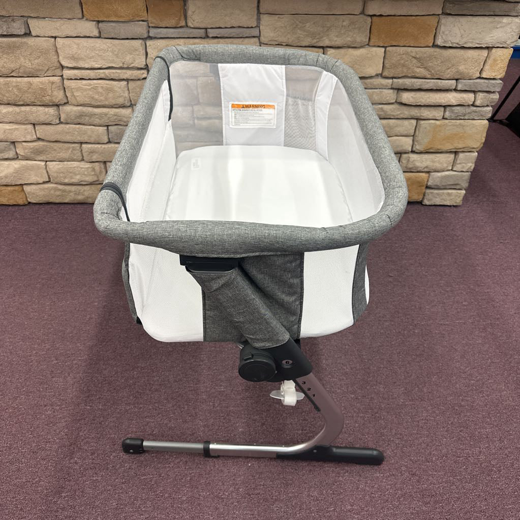 Beside Me Dreamer Bedside Bassinet