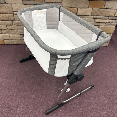 Beside Me Dreamer Bedside Bassinet