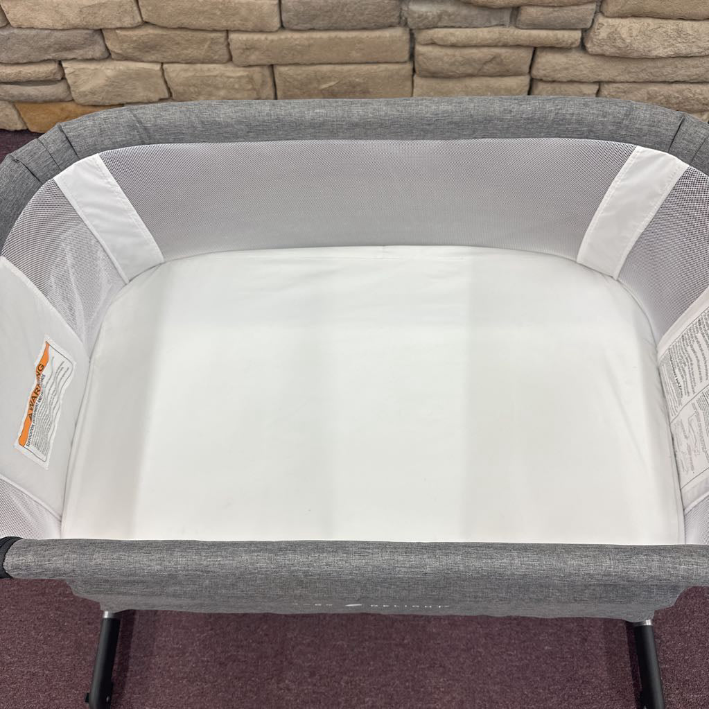 Beside Me Dreamer Bedside Bassinet