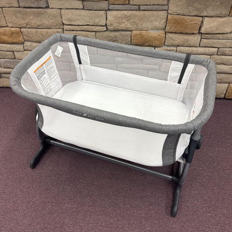 Beside Me Dreamer Bedside Bassinet