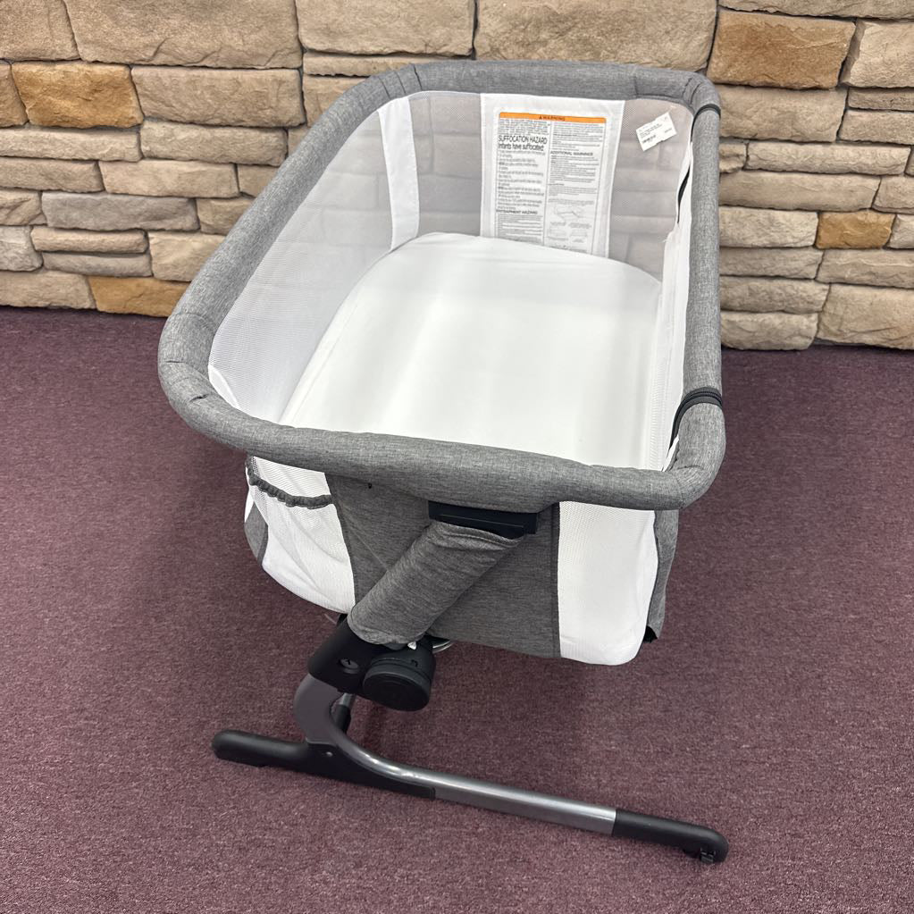 Beside Me Dreamer Bedside Bassinet