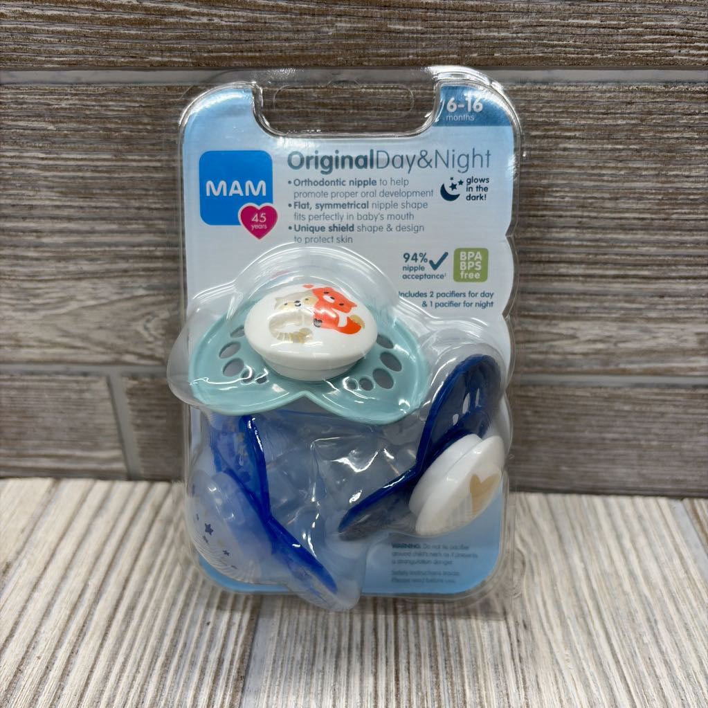 NEW 3 Pk Original Day & Night Pacifiers 6-16M