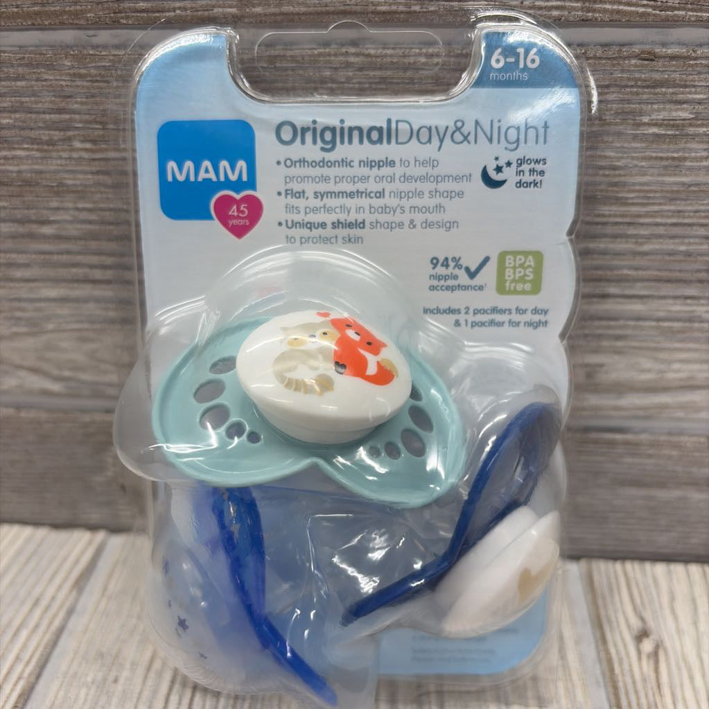 NEW 3 Pk Original Day & Night Pacifiers 6-16M