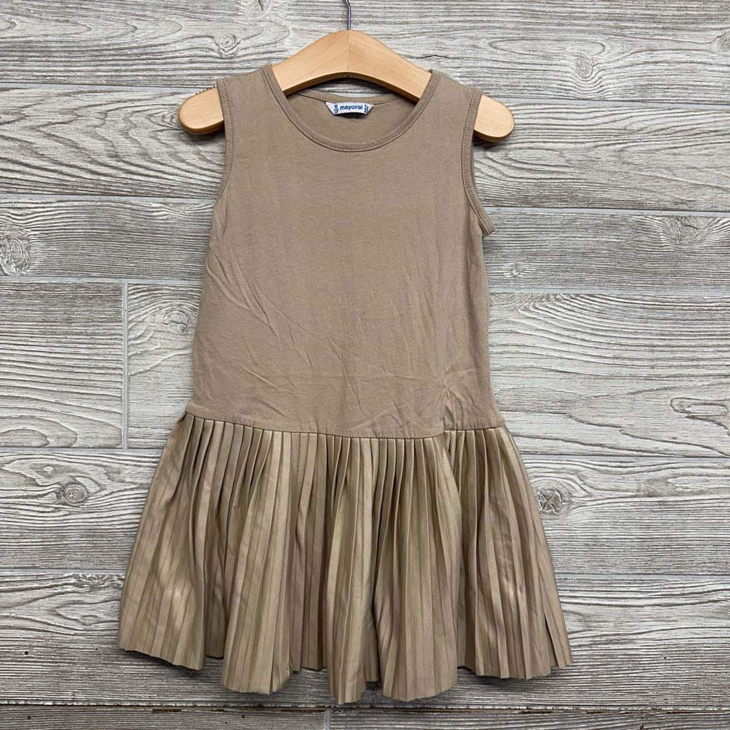 Sleeveless Pleated Dress 5