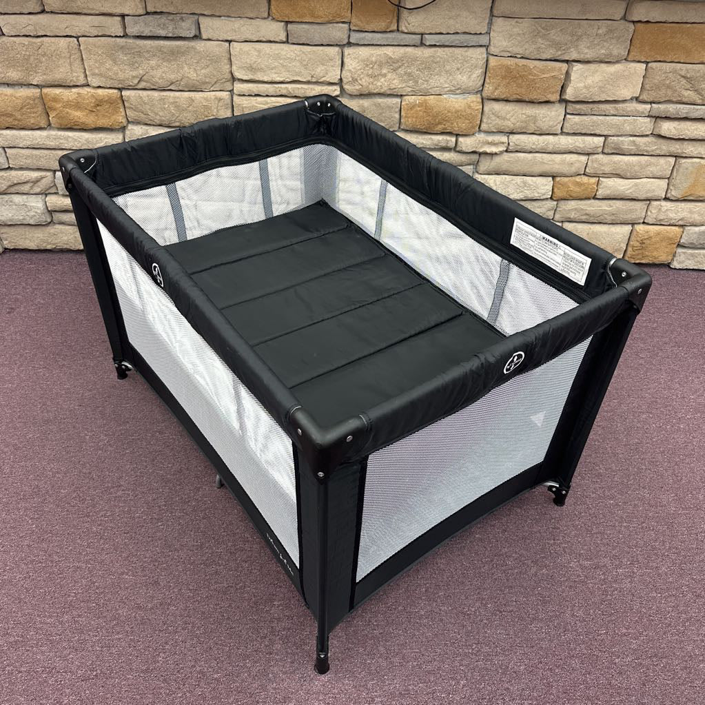 Zazzy Playard W/ Bassinet
